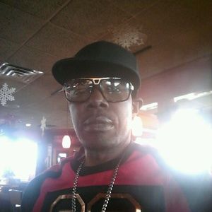 Meet your Posher, Larry